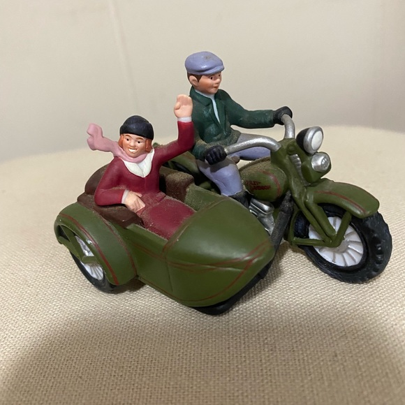 Harley Davidson Christmas Village - Picture 1 of 5